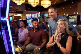 168slot Sportsbook တွင် Myanmar National League ဘောလုံးပွဲ Live Bet ချနေသည့် မြင်ကွင်း